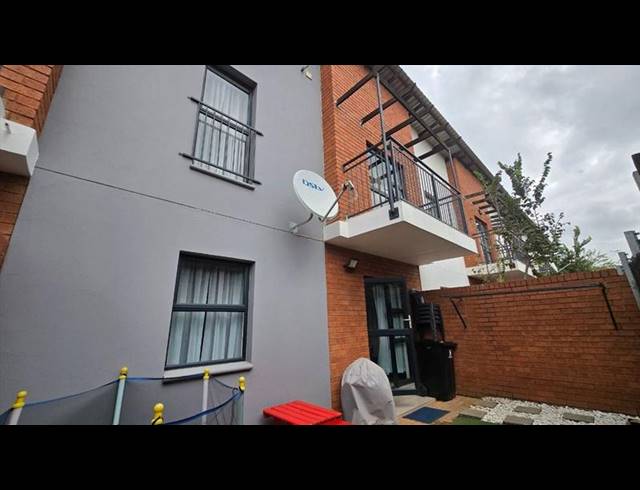 3 BEDROOM TOWNHOUSE FOR SALE IN PARKDENE